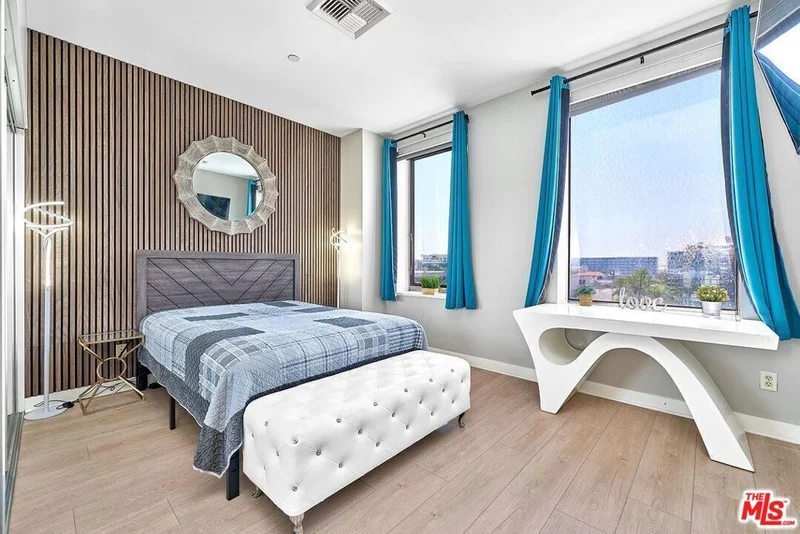 Photo 2 of 3810 Wilshire Boulevard 408