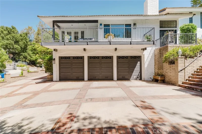 142 Crescent Glen Drive, Glendora, CA 91741