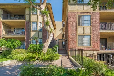 336 N Louise Street 1 photo 2