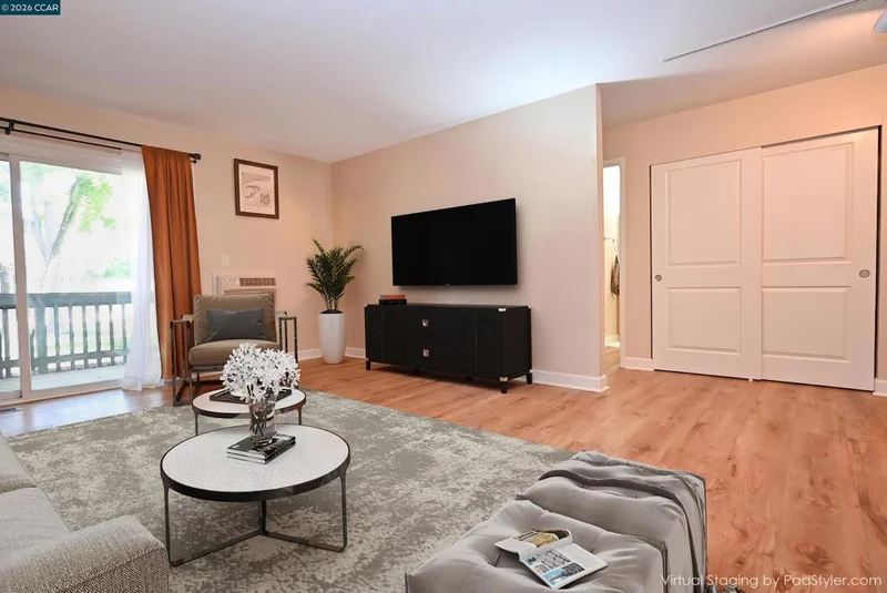 Photo 2 of 1087 Murrieta Blvd 140