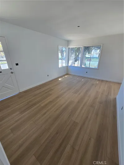 687 N Glassell
