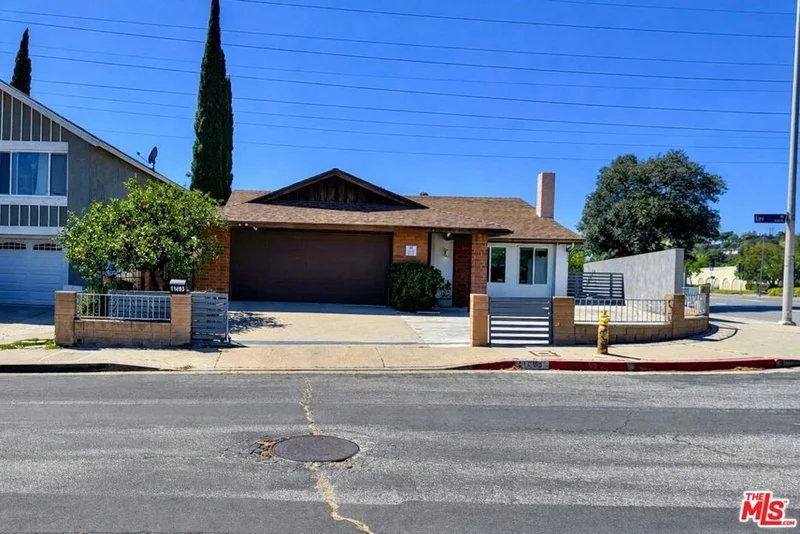 Photo 2 of 11493 Lev Avenue