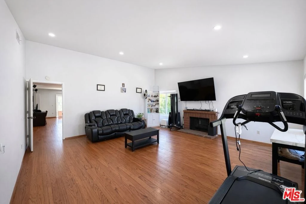 Interior 4