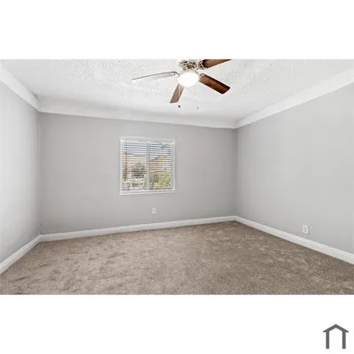 310 W Magnolia photo 2