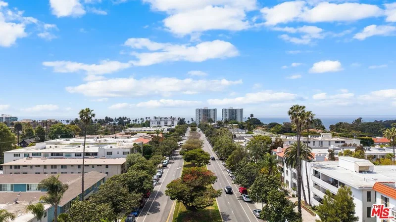 Photo 2 of 605 San Vicente Boulevard 206