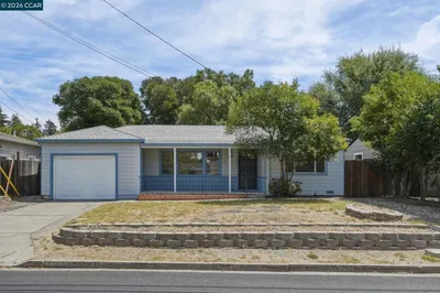 3712 Los Flores Ave