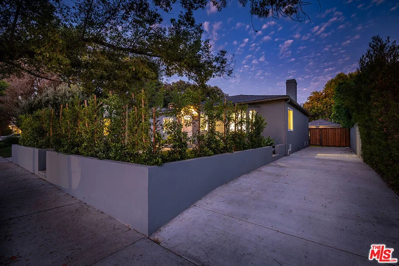 Photo 2 of 4370 Beck Avenue
