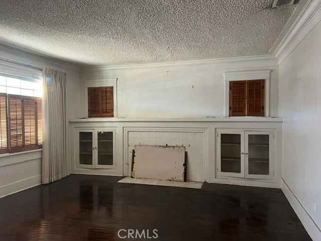 Interior 4