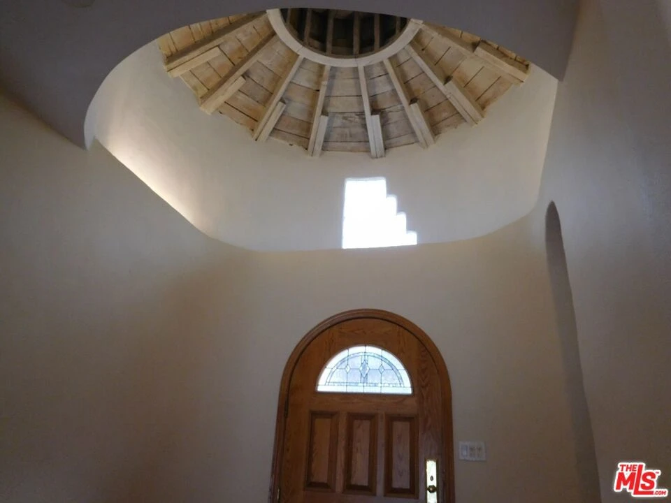 Interior 4