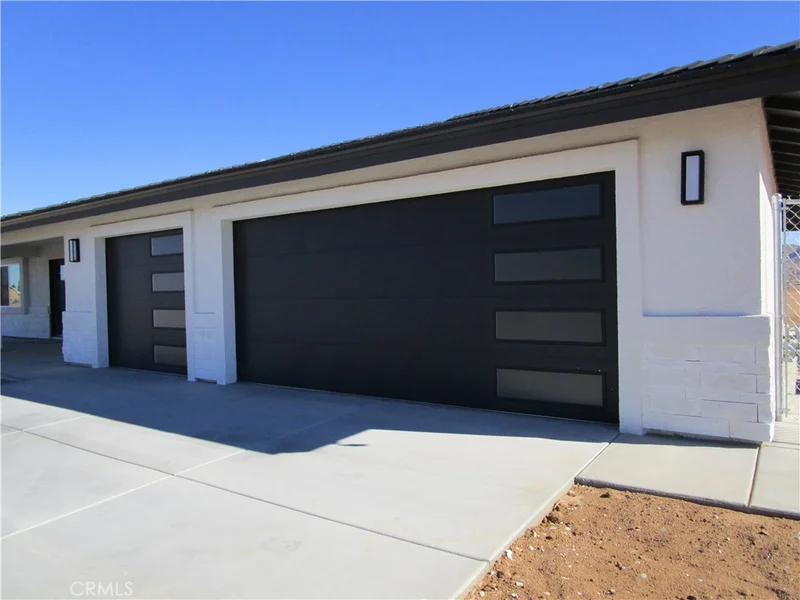 Photo 2 of 15029 Temecula