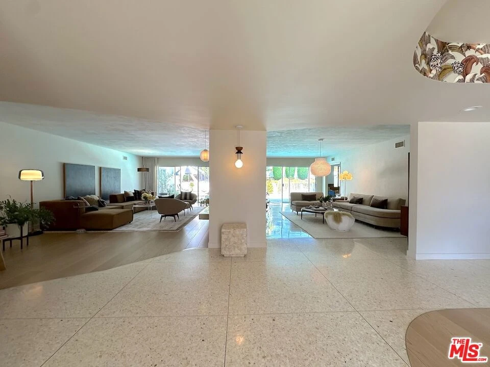Interior 2
