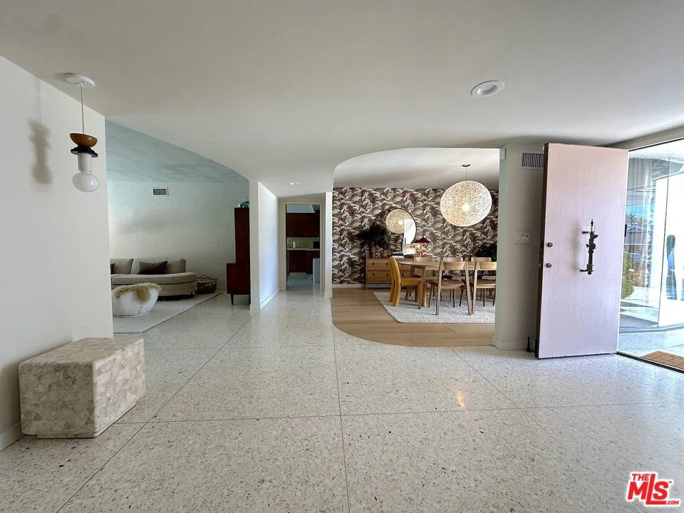 Interior 3