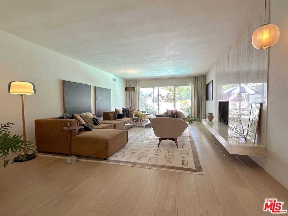 Interior 4