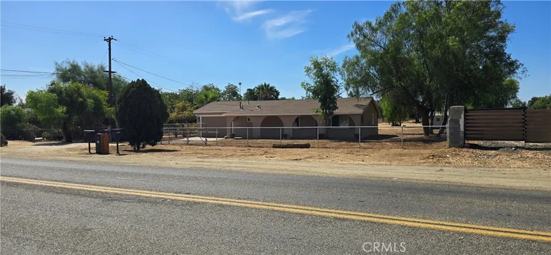 Photo 2 of 22401 Ellis Avenue
