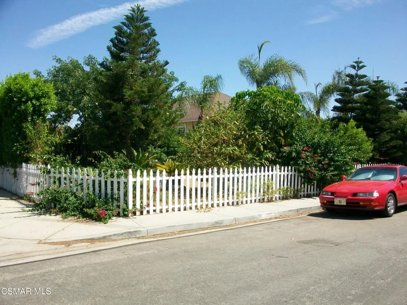 Photo 2 of 923 Pacific Avenue