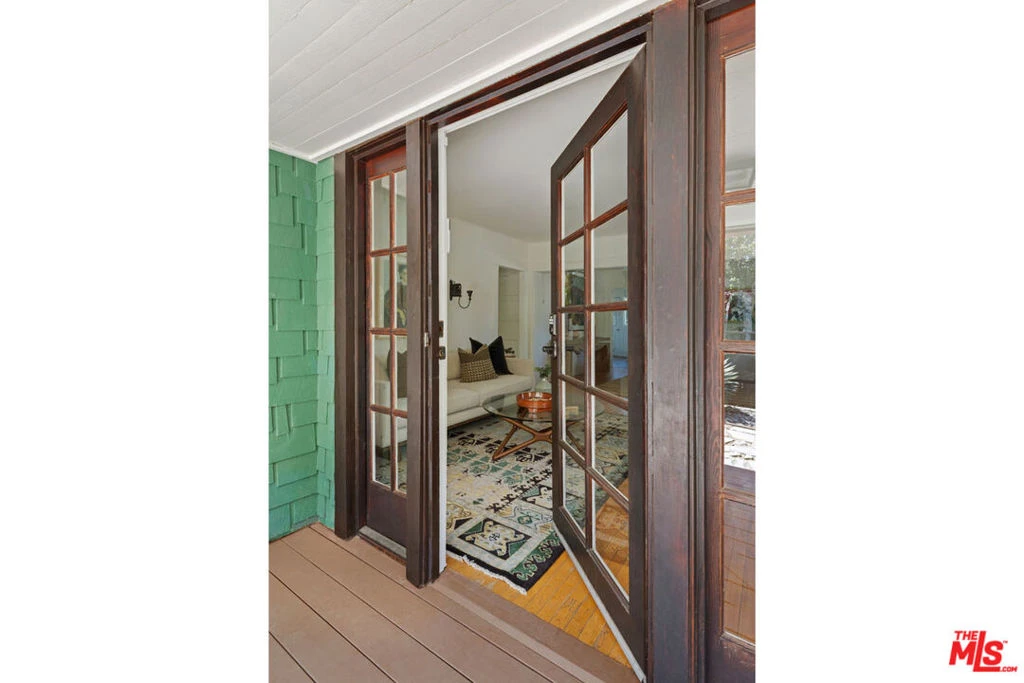 Interior 4