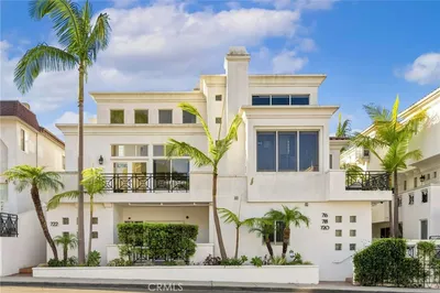 716 Manhattan Beach Boulevard