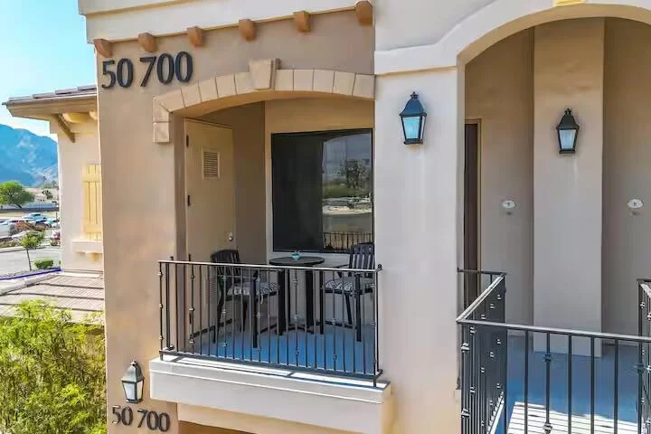 50700 Santa Rosa Plaza 5