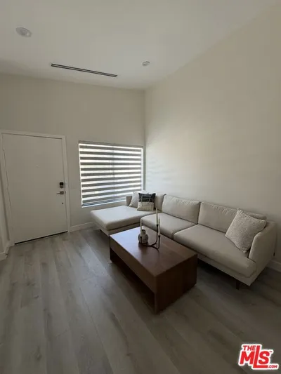 8601 Sunland Boulevard 67 photo 2