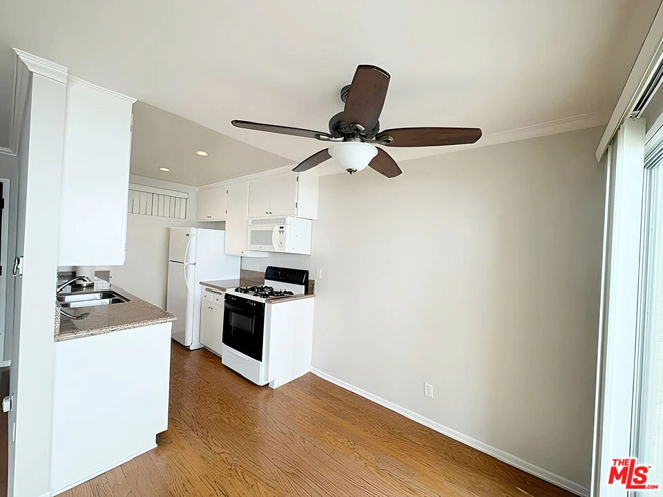 Interior 4