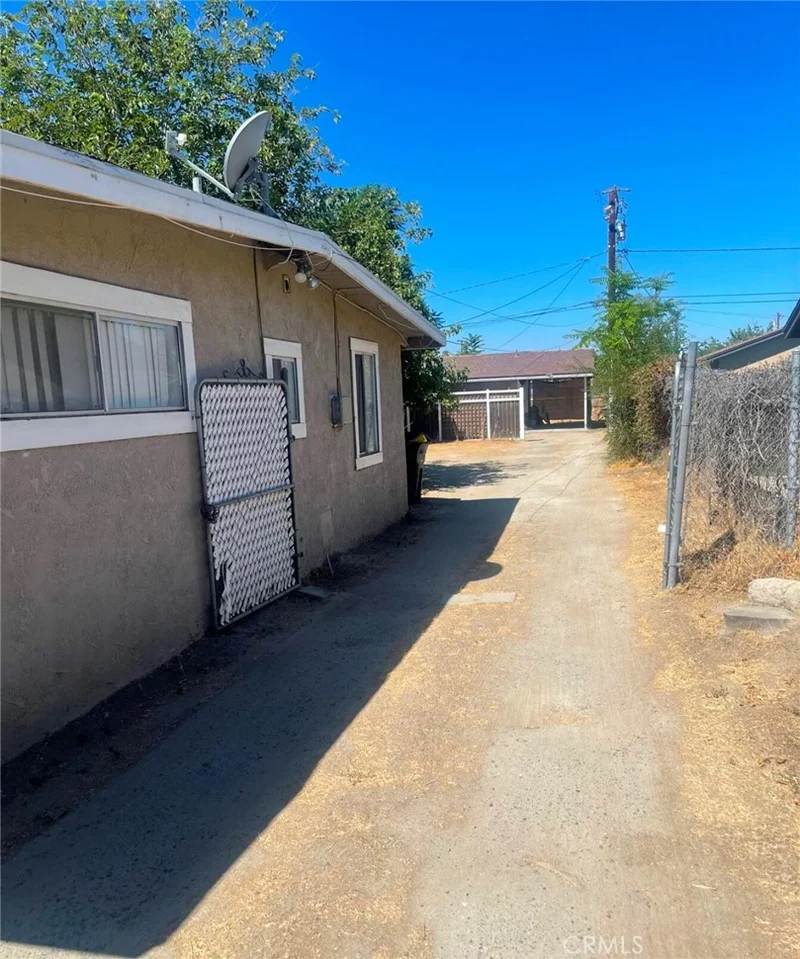 Photo 2 of 588 S Rosario Ave