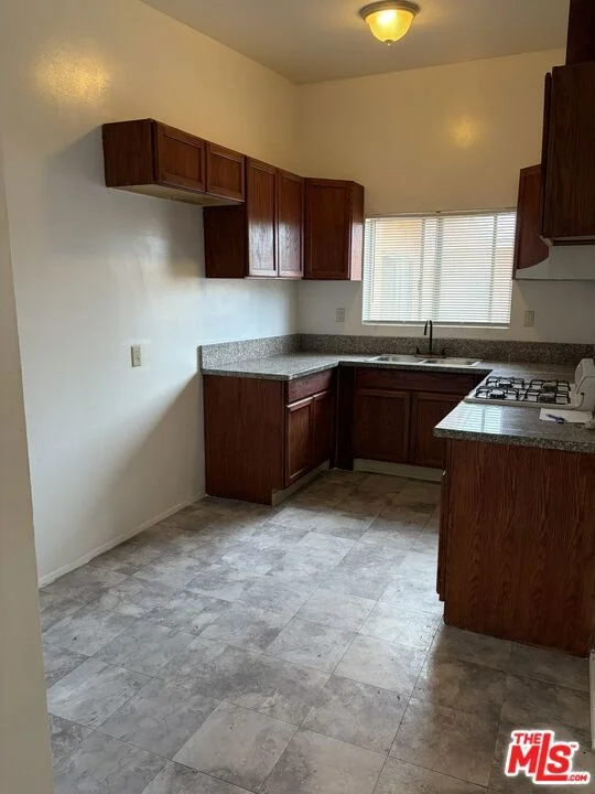 Photo 2 of 510 W Hyde Park Boulevard 6 & 9