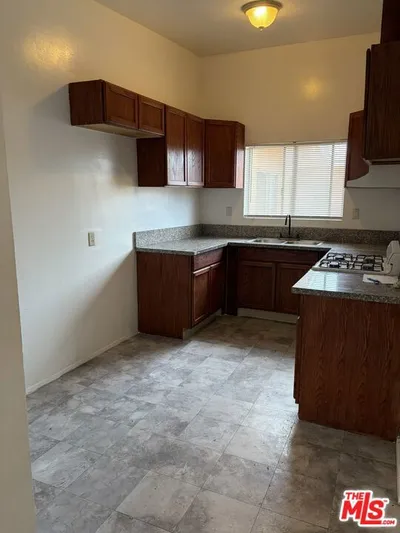 510 W Hyde Park Boulevard 6 & 9 photo 2
