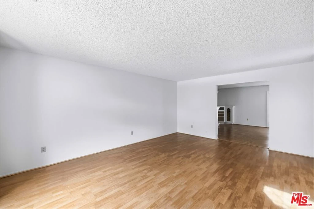 Interior 4
