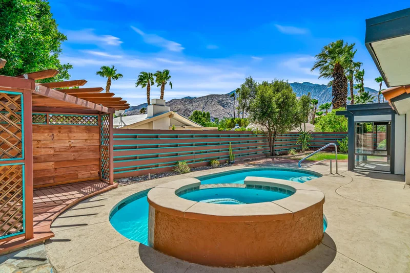 Photo 2 of 1351 E Luna Way
