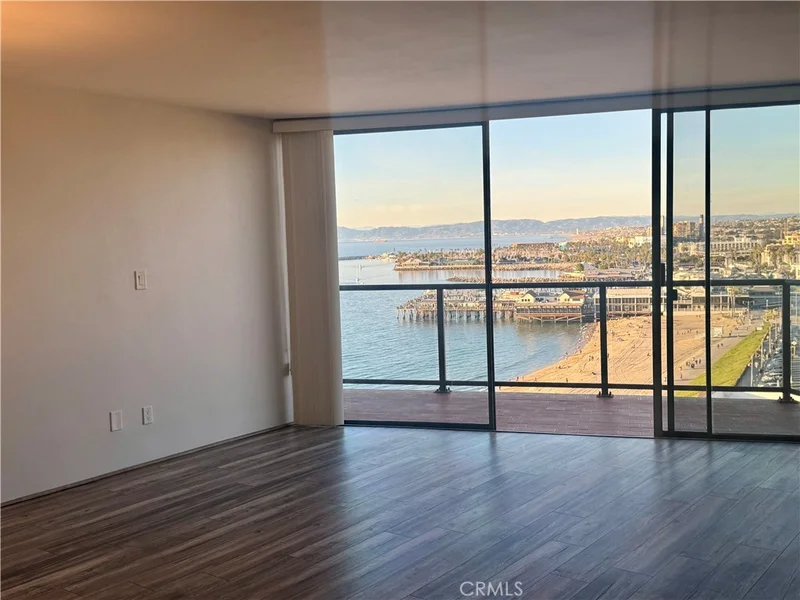 531 Esplanade 909 photo 2