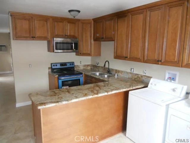 Photo 2 of 700 Ridgeway Green
