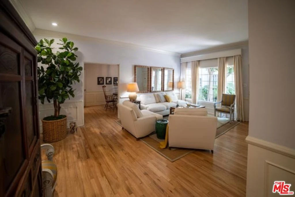 Interior 4