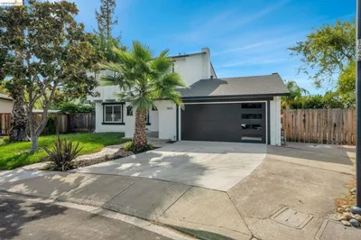 3672 Glacier Ct photo 2