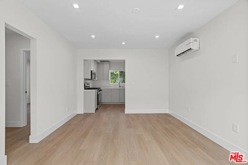 Photo 2 of 420 S Sepulveda Boulevard 3