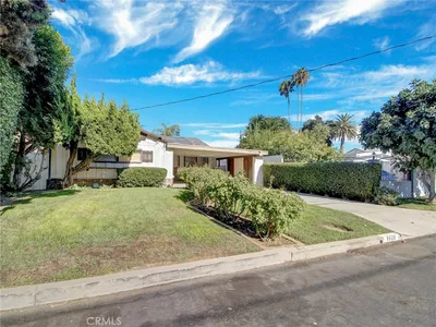 6928 Tobias Avenue photo 2
