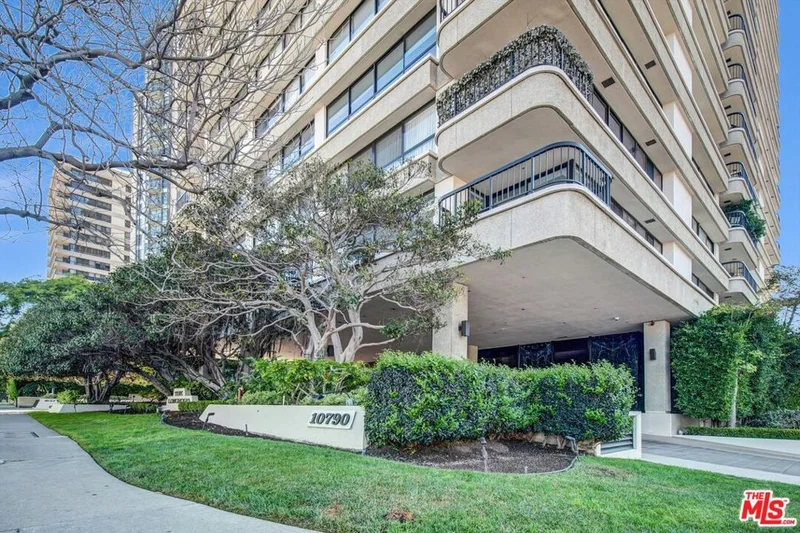 Photo 2 of 10790 Wilshire Boulevard 404