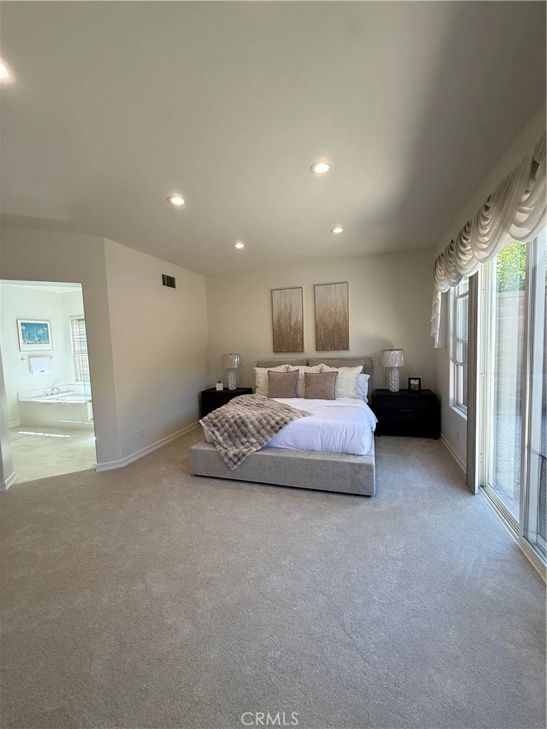 Interior 4