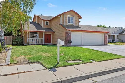 4674 La Vista Dr photo 2