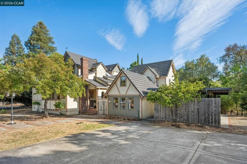 3386 Cowell Rd photo 2