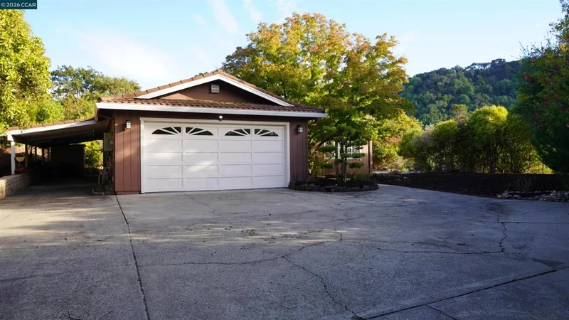 2531 Moraga Dr
