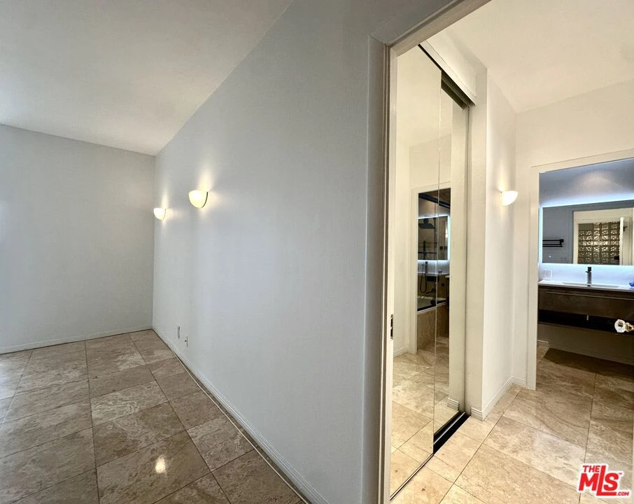 Interior 4