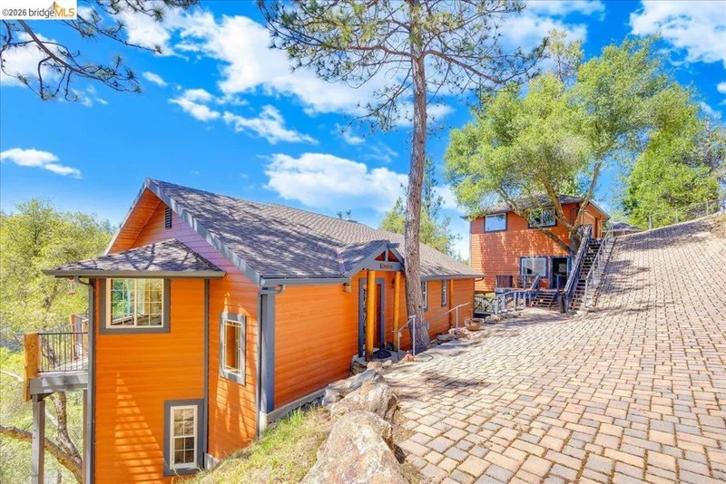 Photo 2 of 20162 Pine Mountain Dr