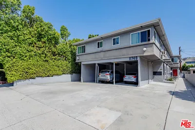 11749 Riverside Drive 6 photo 2