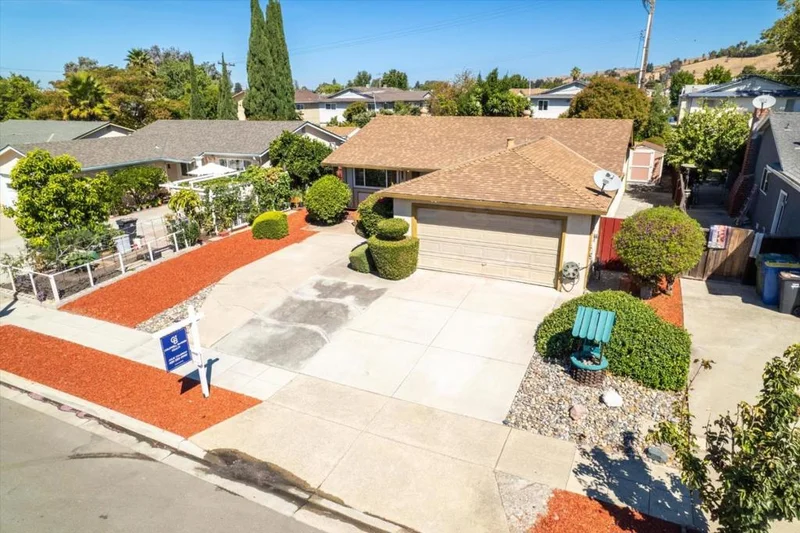 1283 Traughber Street photo 2