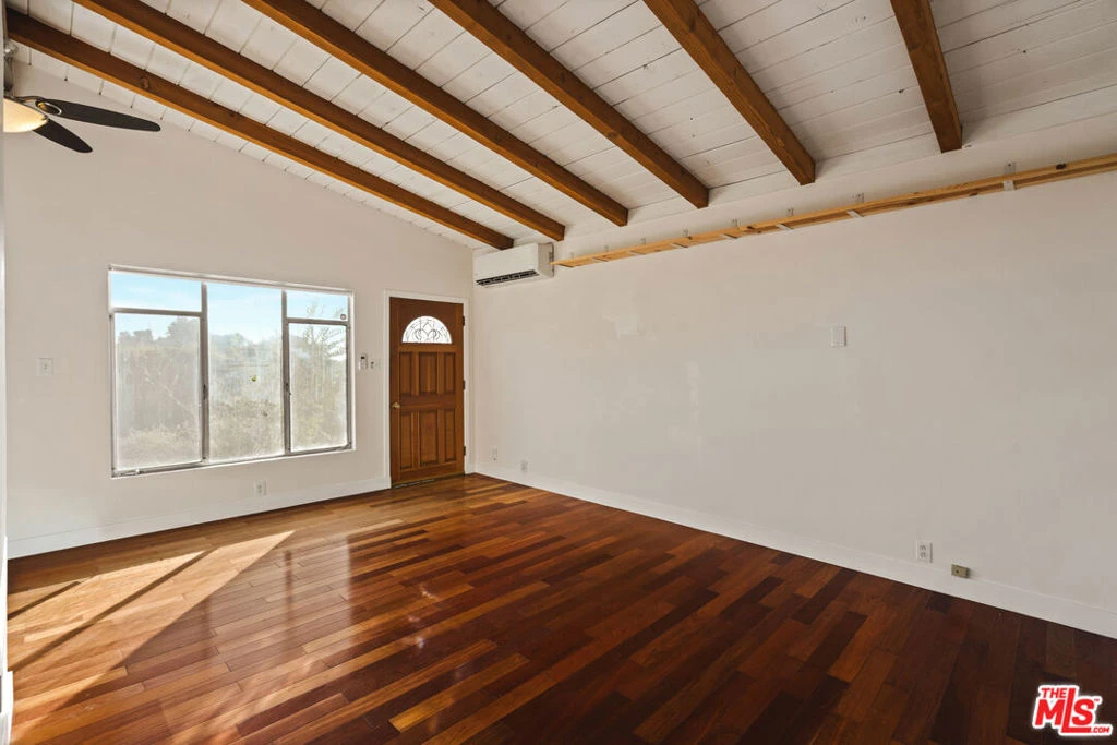 Interior 4