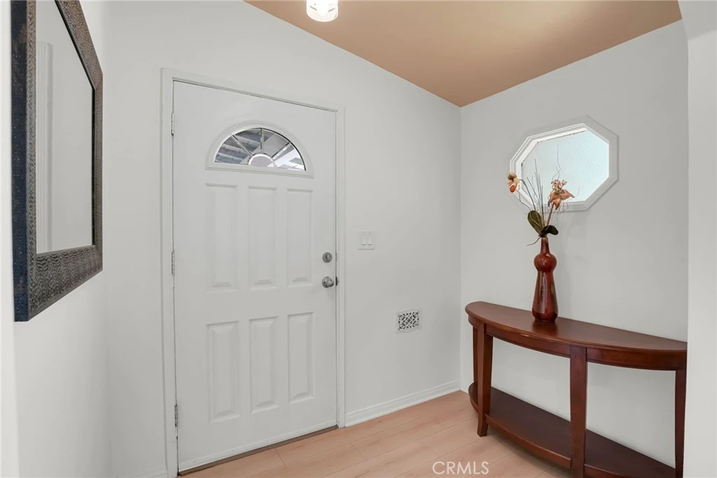 Interior 4