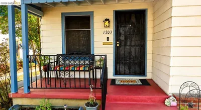 1203 D St photo 2