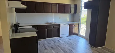 2300 Mountain Avenue N 09 photo 2