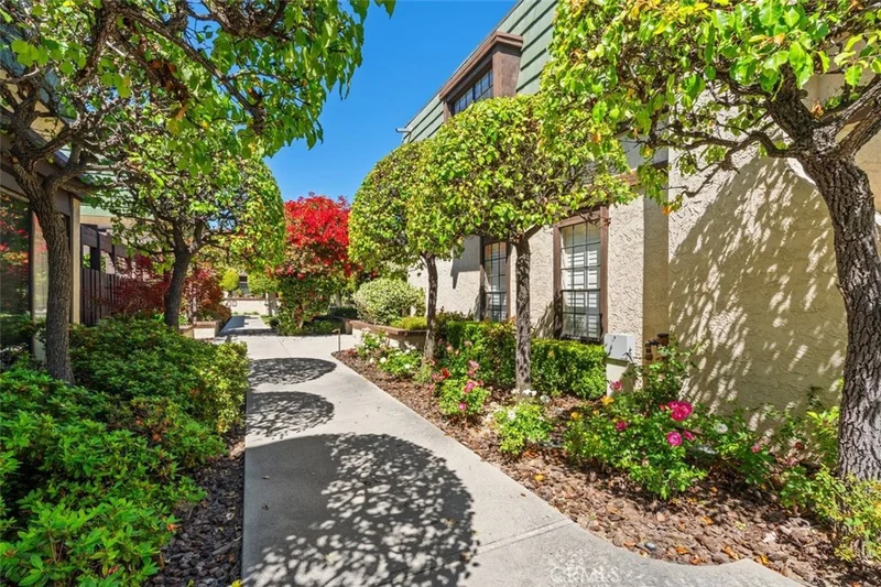 Photo 2 of 885 S Orange Grove