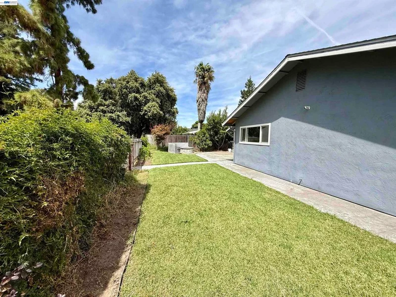 Photo 2 of 1357 Pajaro Ave
